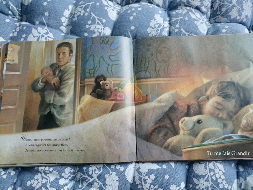 Dans les bras de papa coucou grand frere